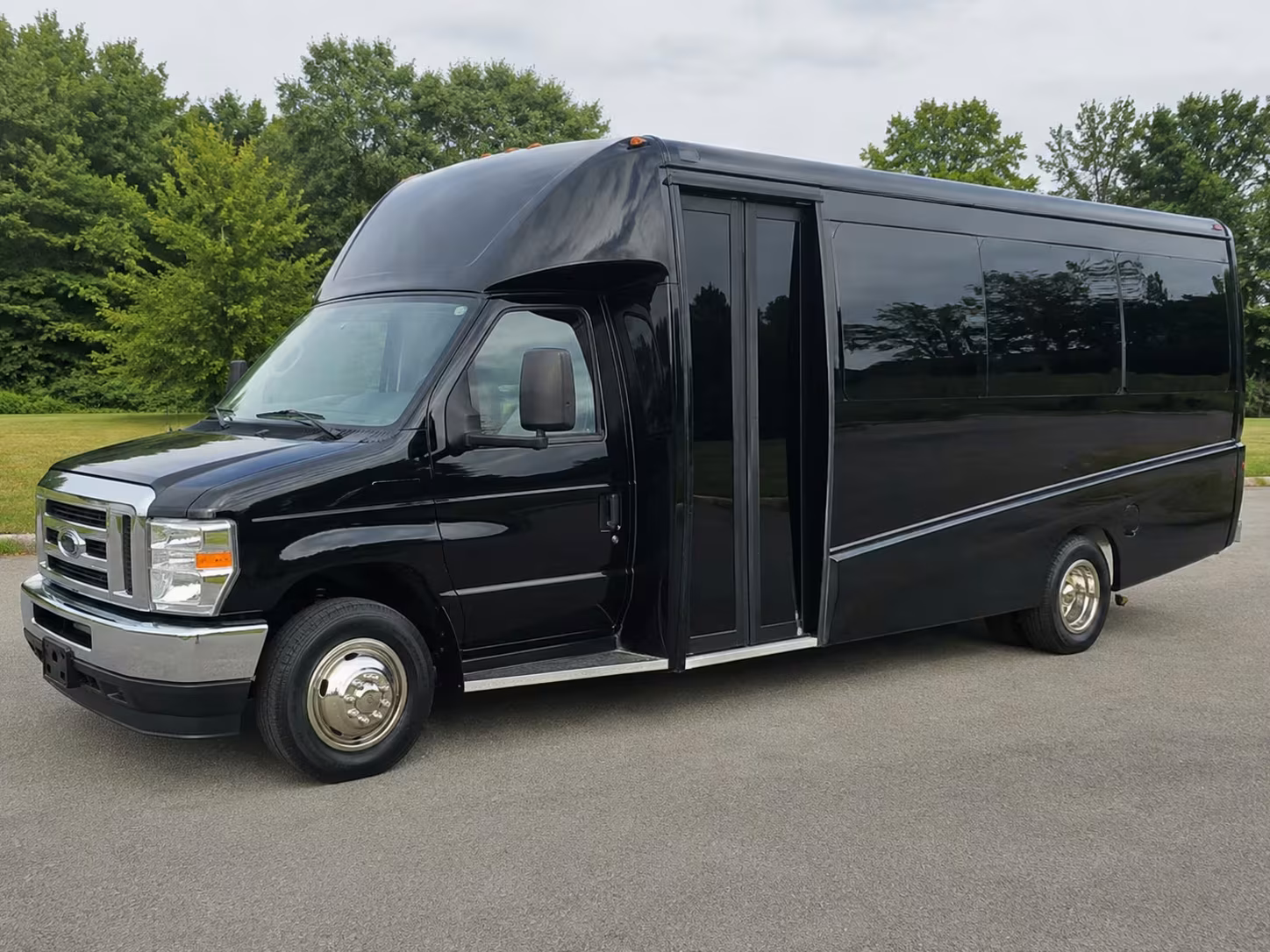 thornton 18 passenger minibus rental