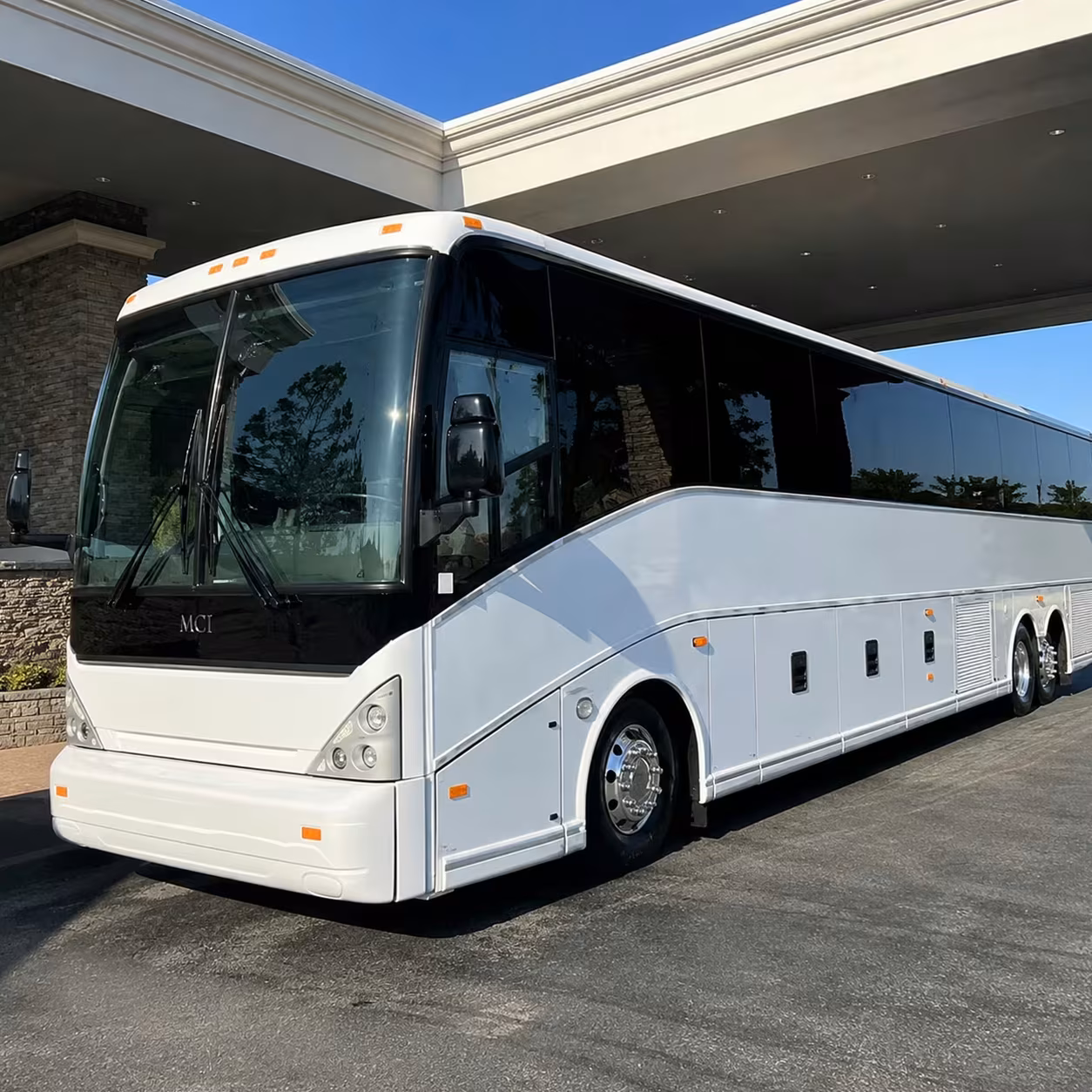 thornton charter bus rentals for large airport groups